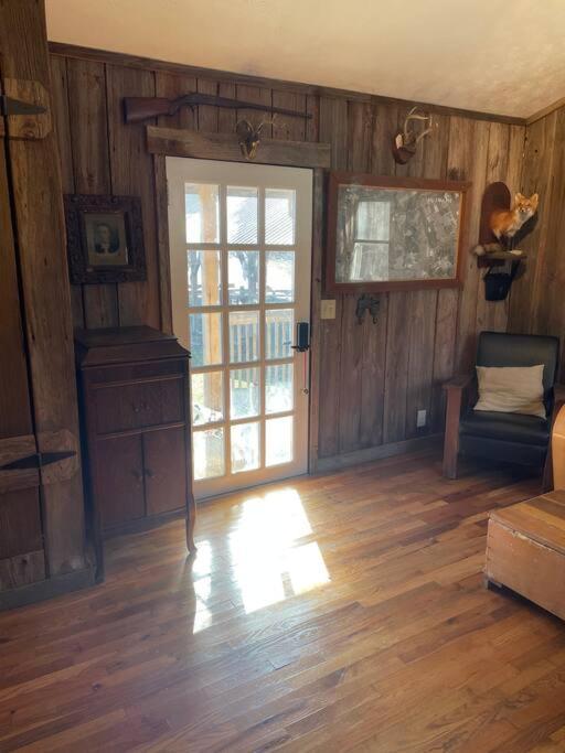 Bourbon Trail Cabin On The Farm Lawrenceburg Esterno foto