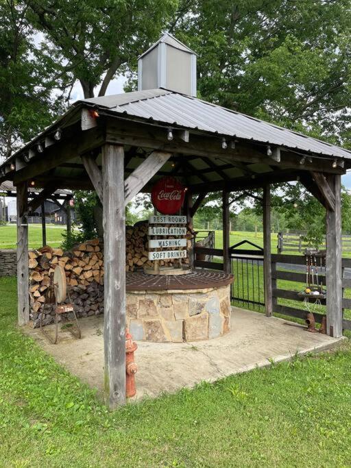 Bourbon Trail Cabin On The Farm Lawrenceburg Esterno foto