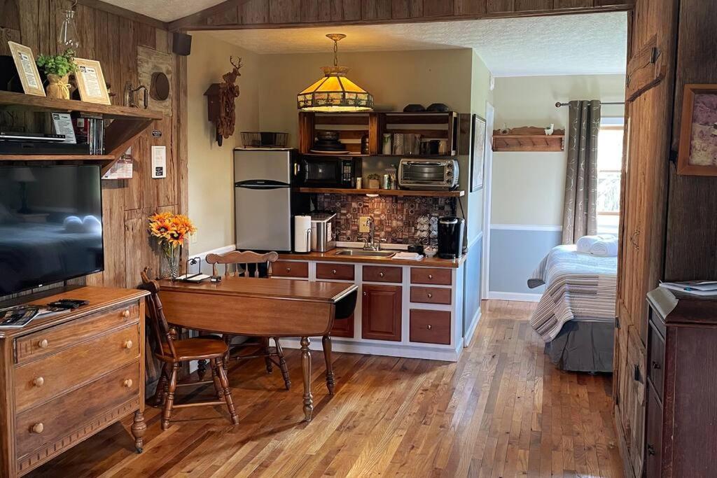 Bourbon Trail Cabin On The Farm Lawrenceburg Esterno foto