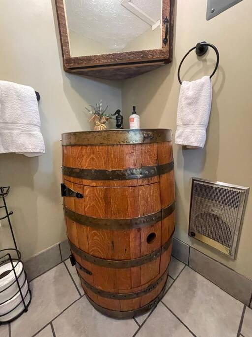 Bourbon Trail Cabin On The Farm Lawrenceburg Esterno foto