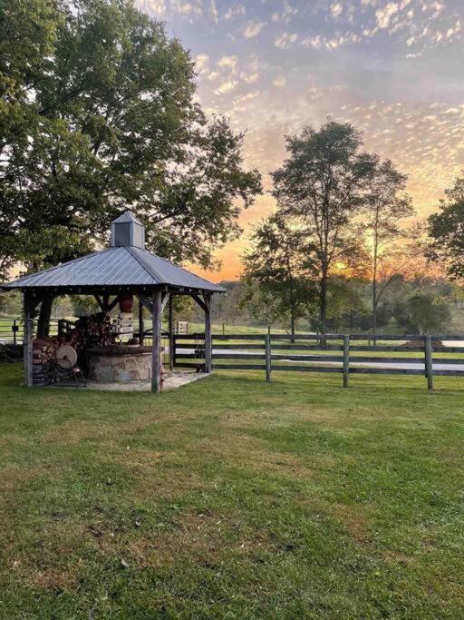 Bourbon Trail Cabin On The Farm Lawrenceburg Esterno foto