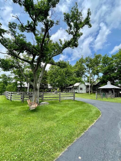 Bourbon Trail Cabin On The Farm Lawrenceburg Esterno foto