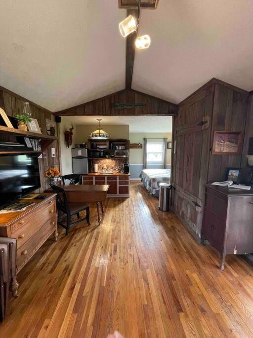 Bourbon Trail Cabin On The Farm Lawrenceburg Esterno foto